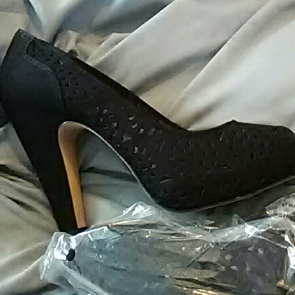 I. N. C women's heels